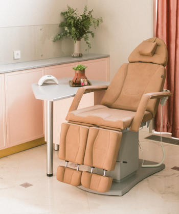 Recovery recliner chair in a private room after treatment
